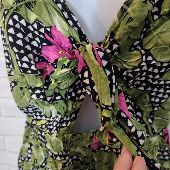 Forever 21 Floral Green Keyhole Romper - Picture 4 of 6